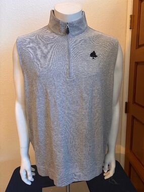 New mens XL Ahead golf vest with John Deere logo on back